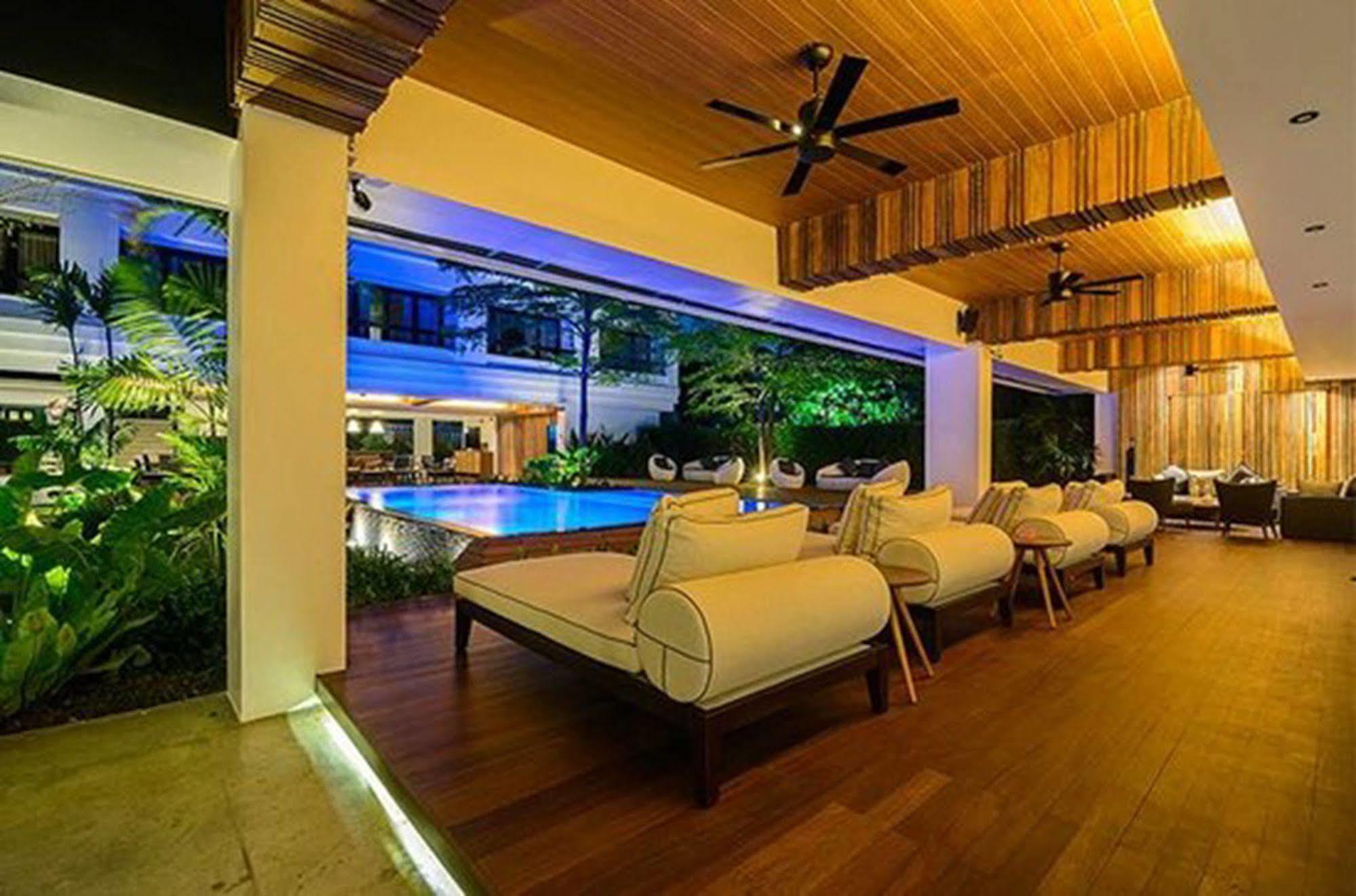 Uma Residence Bangkok Exterior photo